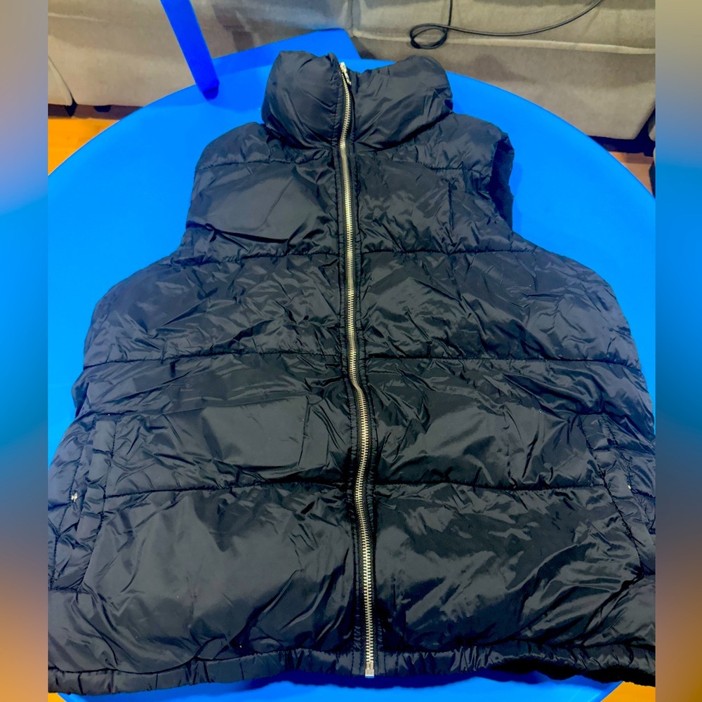Black puffer vest